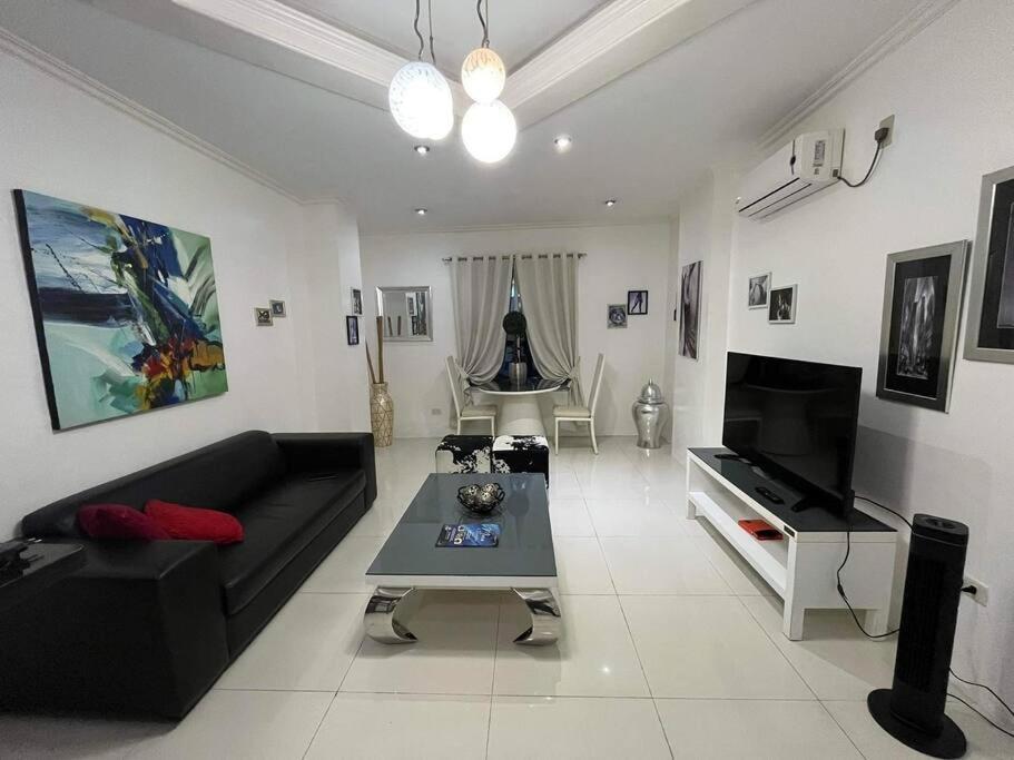 אנגלס Kandi Big 1 Bedroom King Bed, Free Housekeeping, Wi-Fi מראה חיצוני תמונה